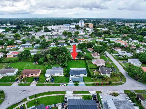 1011 NW 89th St, Miami FL 33150