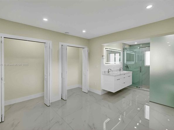 1011 NW 89th St, Miami FL 33150