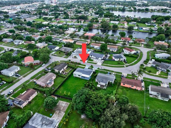 1011 NW 89th St, Miami FL 33150