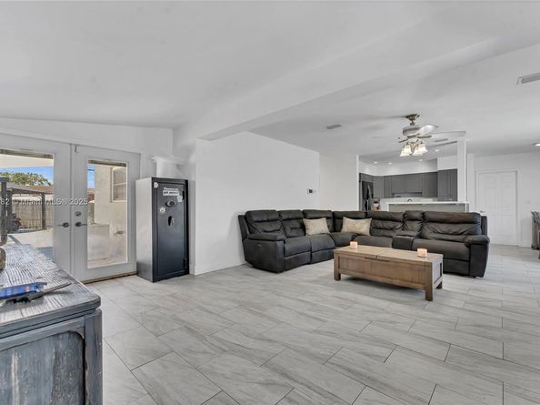 7540 Simms St, Hollywood FL 33024