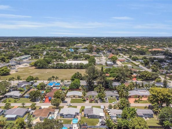 7540 Simms St, Hollywood FL 33024