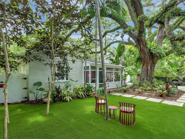 842 NW 9th Ct, Miami FL 33136