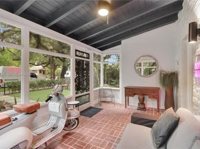 842 NW 9th Ct, Miami FL 33136