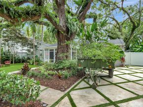 842 NW 9th Ct, Miami FL 33136