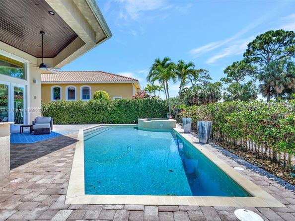 333 Charroux Dr, Palm Beach Gardens FL 33410