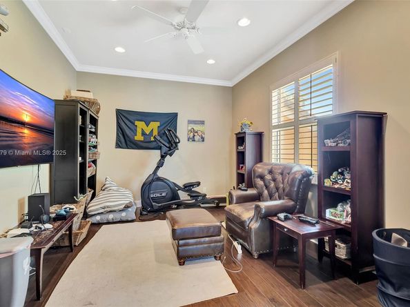 333 Charroux Dr, Palm Beach Gardens FL 33410