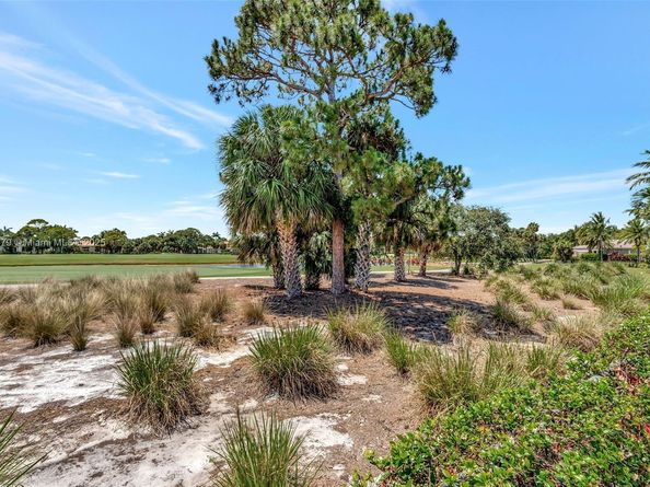 333 Charroux Dr, Palm Beach Gardens FL 33410