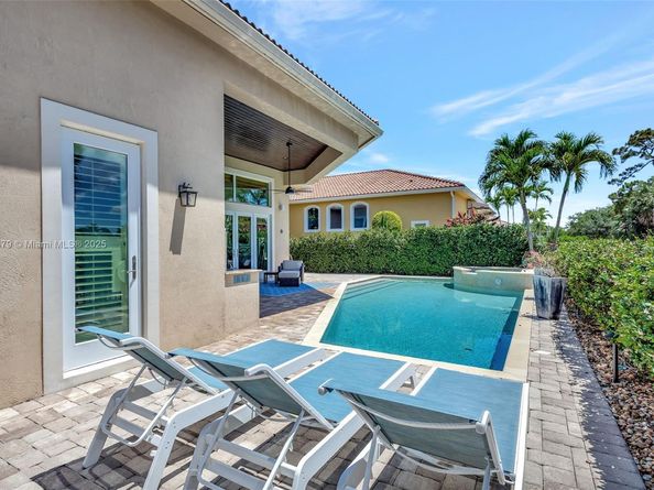 333 Charroux Dr, Palm Beach Gardens FL 33410