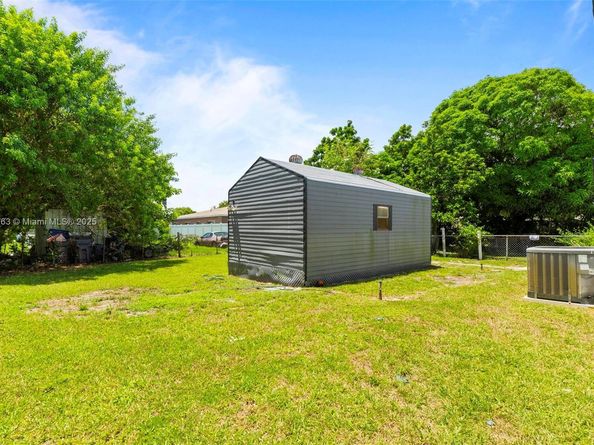 5204 SW 19th St, West Park FL 33023