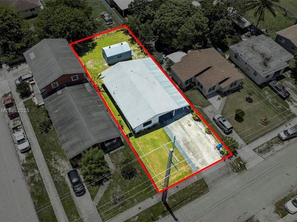 5204 SW 19th St, West Park FL 33023