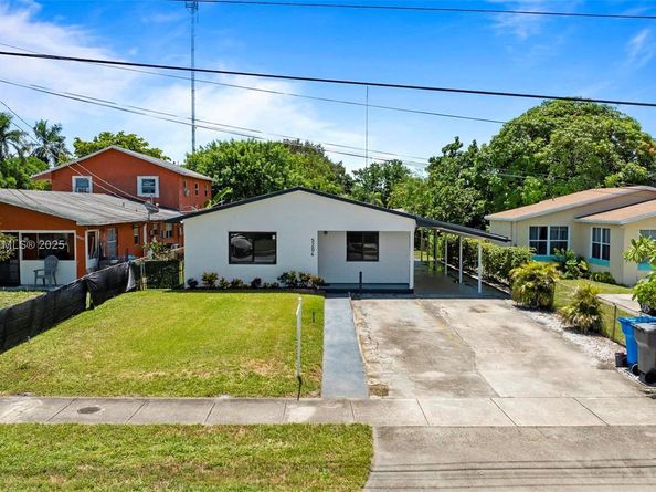 5204 SW 19th St, West Park FL 33023