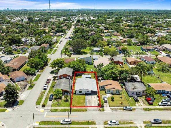 5204 SW 19th St, West Park FL 33023