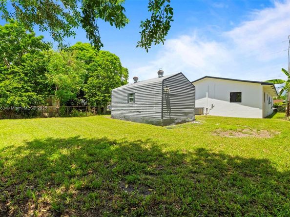 5204 SW 19th St, West Park FL 33023