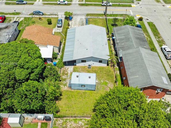 5204 SW 19th St, West Park FL 33023