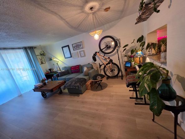 9360 Fontainebleau Blvd 503, Miami FL 33172