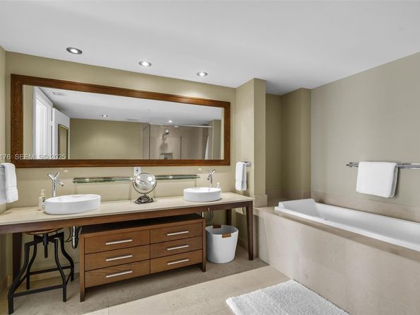 495 Brickell Ave 2405, Miami FL 33131