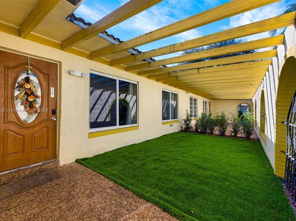 8406 NW 35th St, Coral Springs FL 33065