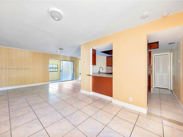 8406 NW 35th St, Coral Springs FL 33065