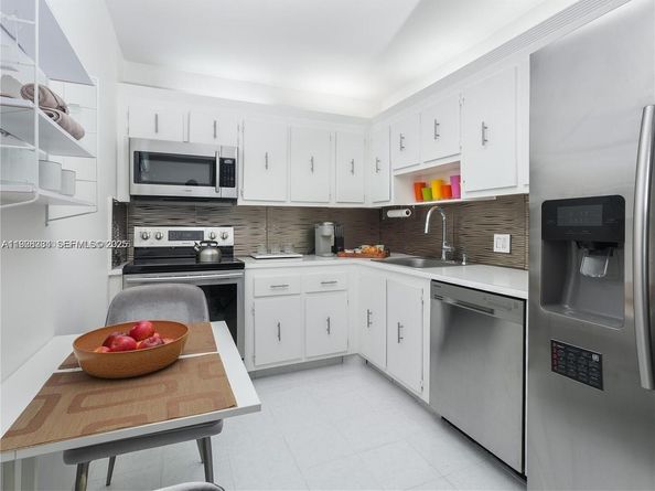 20379 W Country Club Dr 536, Aventura FL 33180