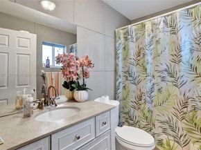 1720 NW 44th St, Miami FL 33142