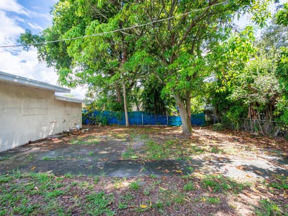 429 NW 14th Ter, Fort Lauderdale FL 33311