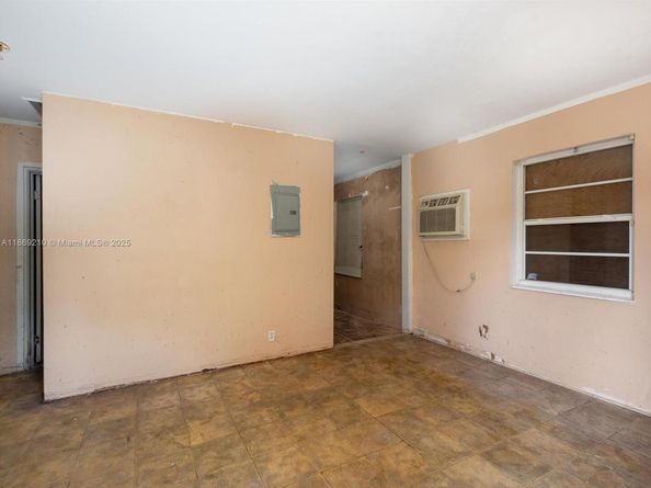 429 NW 14th Ter, Fort Lauderdale FL 33311
