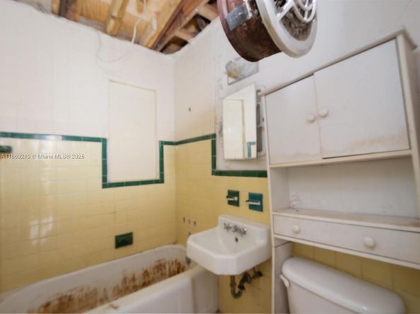429 NW 14th Ter, Fort Lauderdale FL 33311