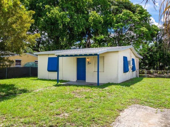 429 NW 14th Ter, Fort Lauderdale FL 33311