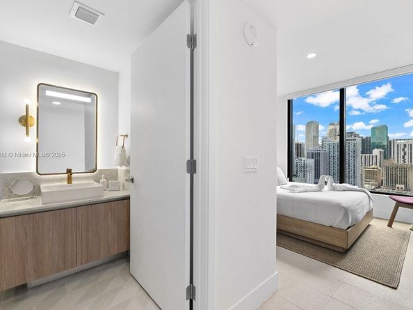 Undisclosed Address #A11921068, Miami FL 33132