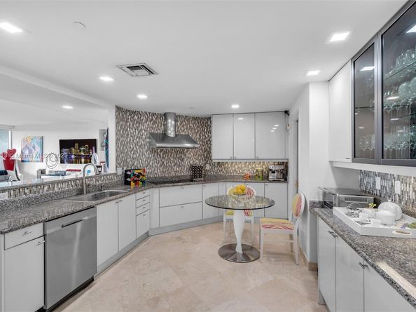 1643 Brickell Ave 1406, Miami FL 33129