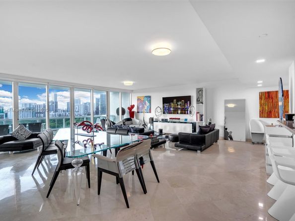 1643 Brickell Ave 1406, Miami FL 33129