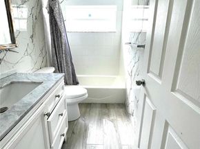 9604 NW 49th St, Sunrise FL 33351