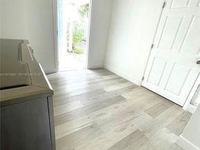 9604 NW 49th St, Sunrise FL 33351