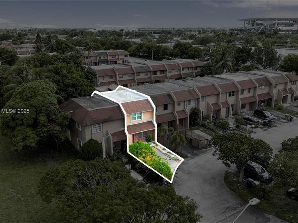 2787 NW 196th St, Miami Gardens FL 33056