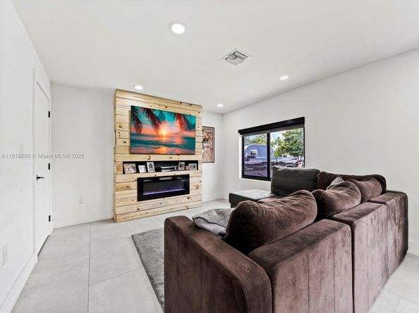 11150 SW 64th St, Miami FL 33173