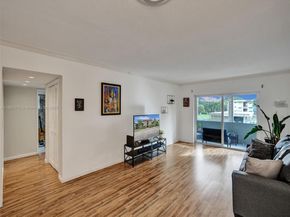 4900 Washington St 203, Hollywood FL 33021