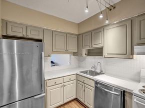 4900 Washington St 203, Hollywood FL 33021