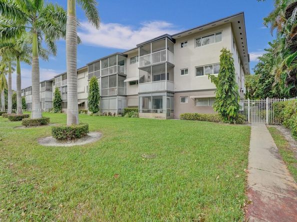 4900 Washington St 203, Hollywood FL 33021