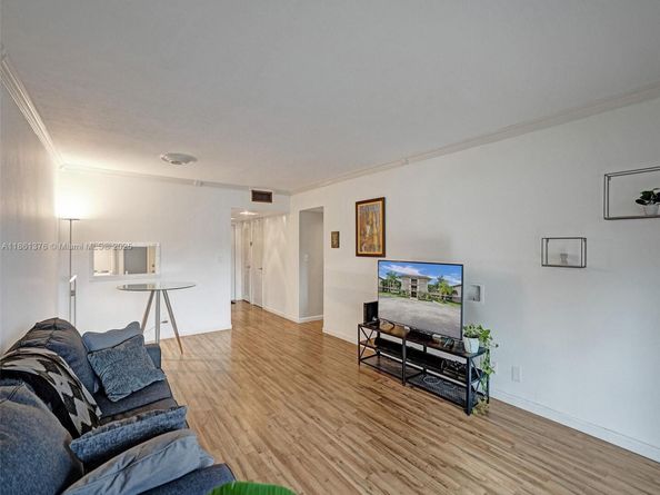 4900 Washington St 203, Hollywood FL 33021