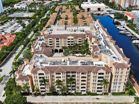 3001 NE 185th St 121, Aventura FL 33180