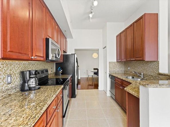 3001 NE 185th St 121, Aventura FL 33180