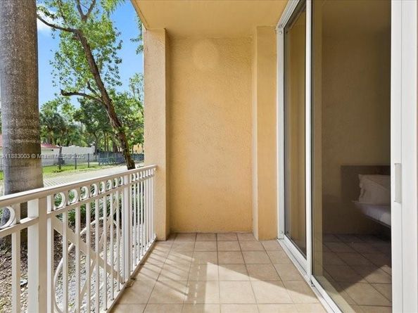 3001 NE 185th St 121, Aventura FL 33180