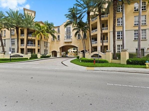 3001 NE 185th St 121, Aventura FL 33180