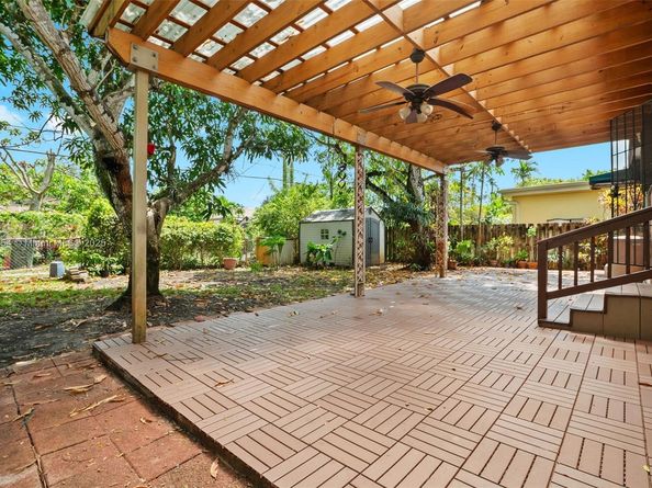 156 Glendale Dr, Miami Springs FL 33166