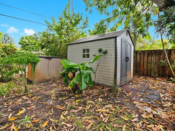 156 Glendale Dr, Miami Springs FL 33166