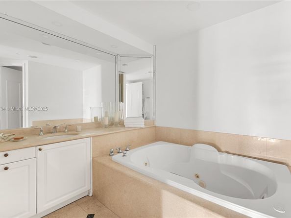 20165 NE 39th Pl 303 & 204, Aventura FL 33180