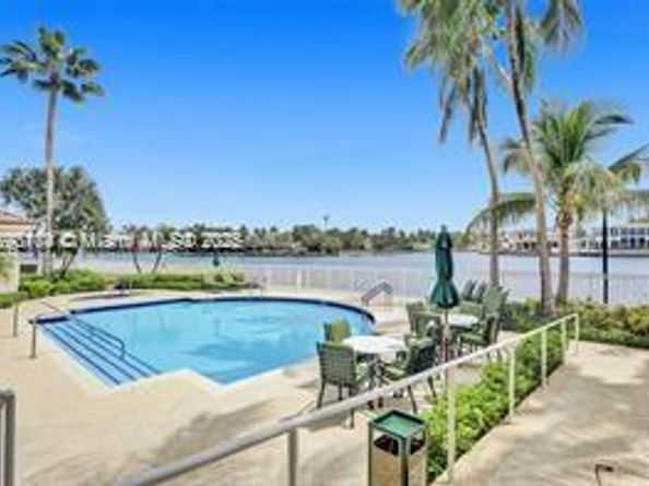 20165 NE 39th Pl 303 & 204, Aventura FL 33180
