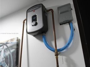 1715 N 59th Ave, Hollywood FL 33021