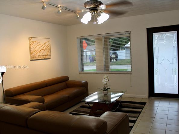 1715 N 59th Ave, Hollywood FL 33021