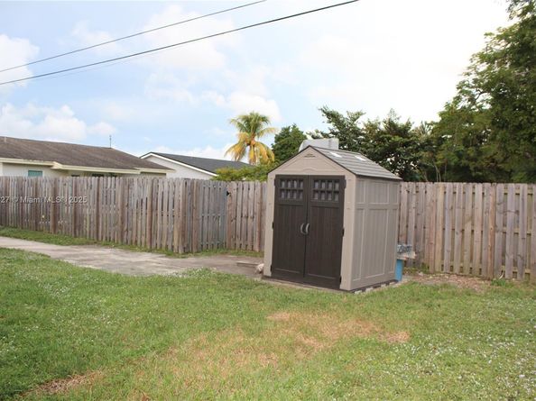 1715 N 59th Ave, Hollywood FL 33021